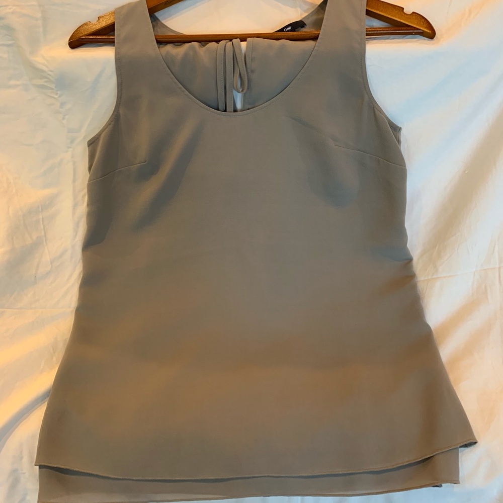 Matte gray Gap top